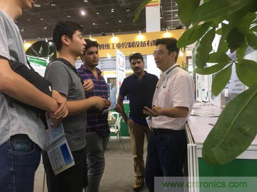 2018物博會:我愛方案網(wǎng)展區(qū)人氣高漲,吸引央企和地方官員高度關(guān)注 2018物博會:我愛方案網(wǎng)展區(qū)人氣高漲,吸引央企和地方官員高度關(guān)注